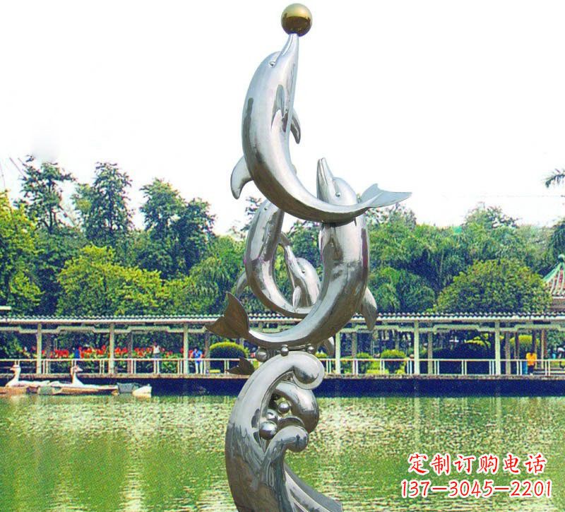 济宁海豚的美丽雕塑
