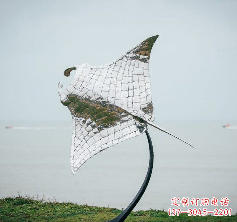 济宁不锈钢海洋动物蝠鲼雕塑艺术与环保的完美结合