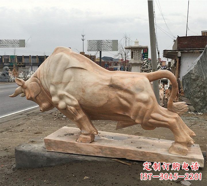 济宁广场晚霞红牛雕塑