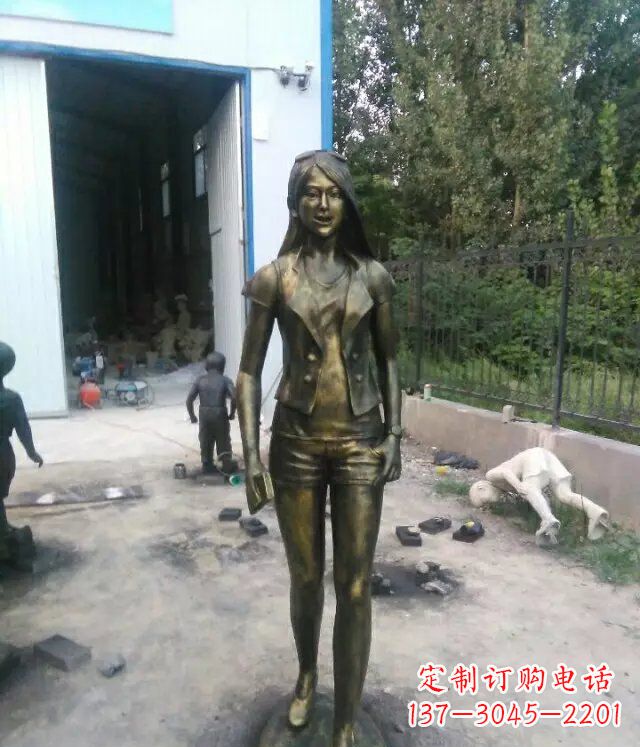 济宁现代美女广场人物铜雕